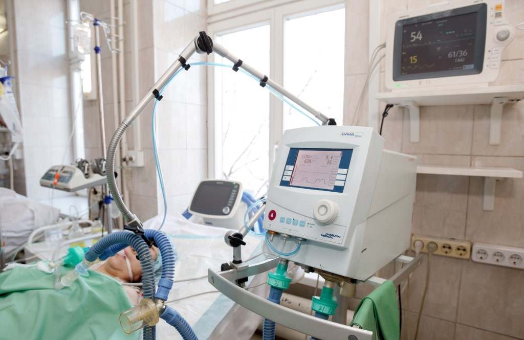 Félezer lélegeztetőgép érkezik Kínából