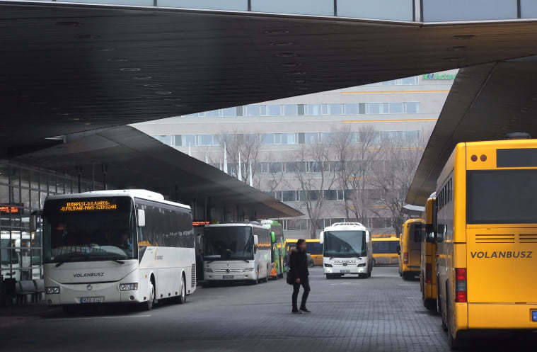 Ingyen utazhatnak az egészségügyi dolgozók a helyközi közösségi közlekedésben