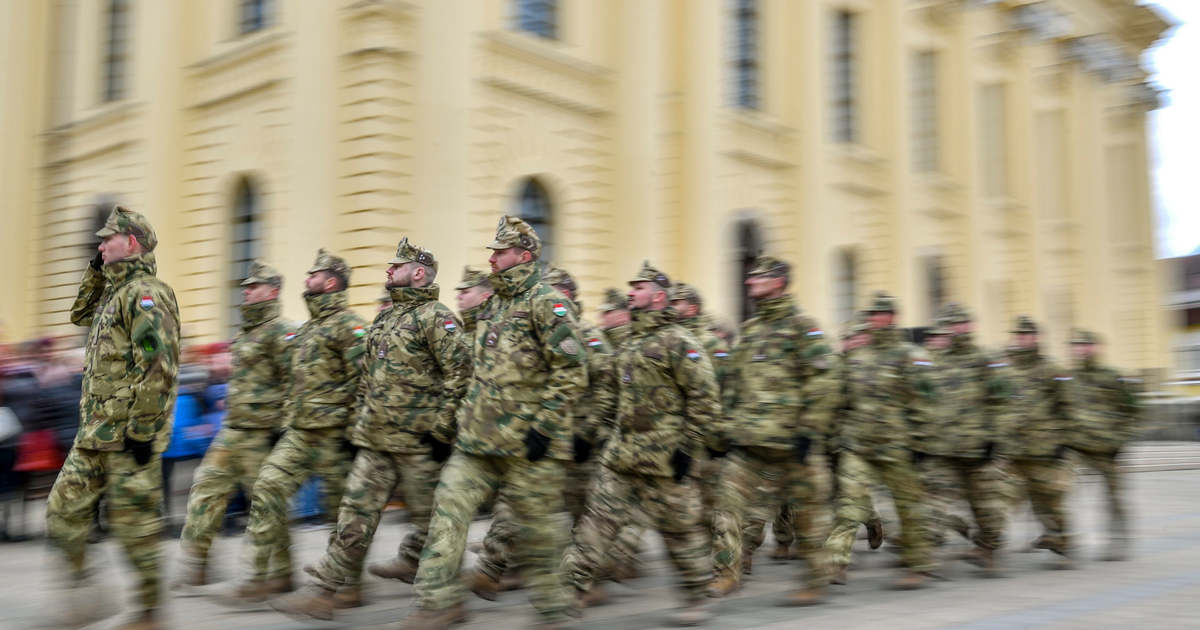 A baloldalnak most azzal van baja, hogy magyar katonák külföldön kapnak kiképzést