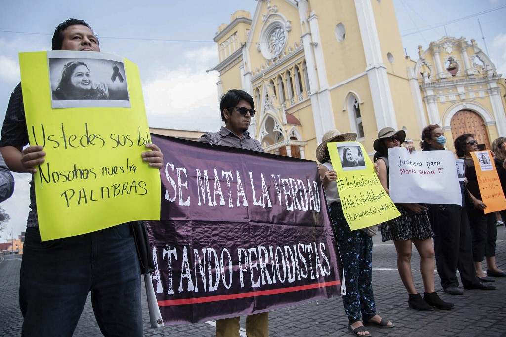 Megöltek egy újságírót és egy rendőrt Mexikóban