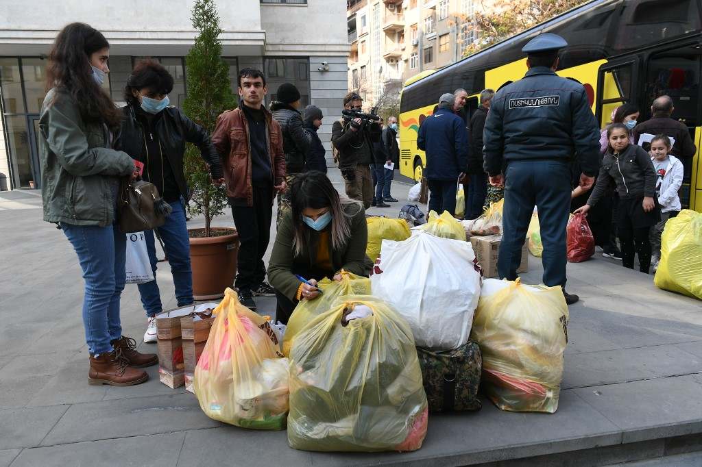 Menekültek tértek vissza a hegyi-karabahi válságövezetbe