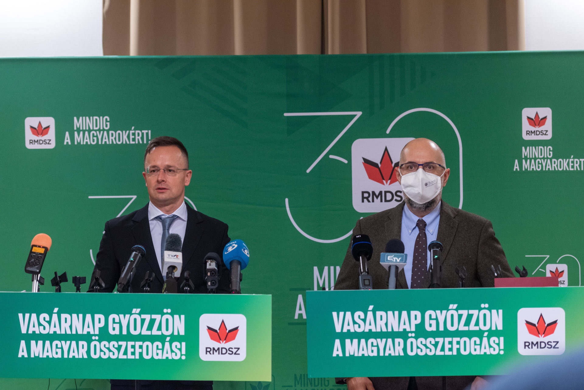 A választáson való részvételre kéri a romániai magyarokat Szijjártó Péter