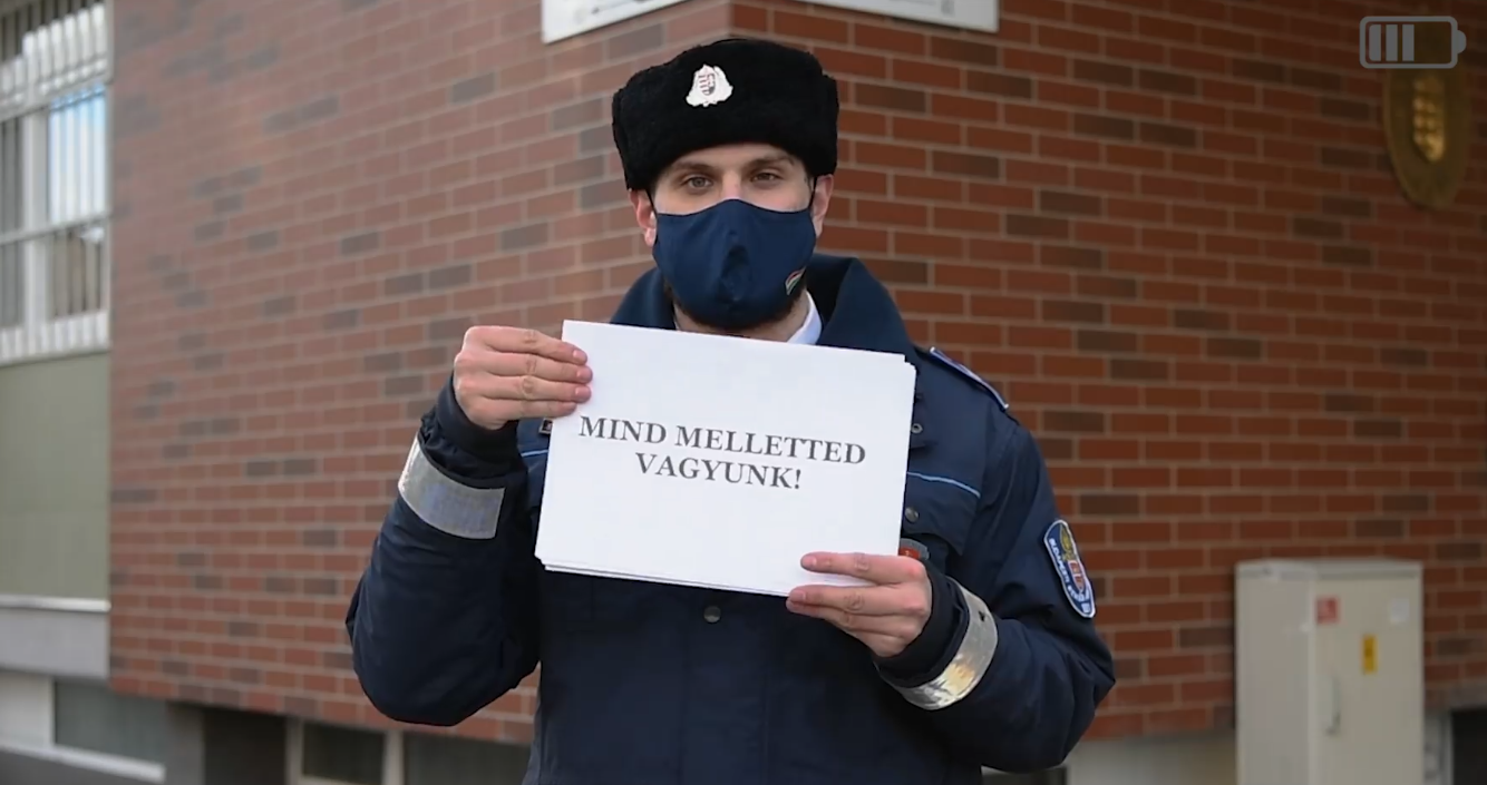 Szívmelengető videóval kívánnak jobbulást kollégái az Újpesten megkéselt rendőrnek