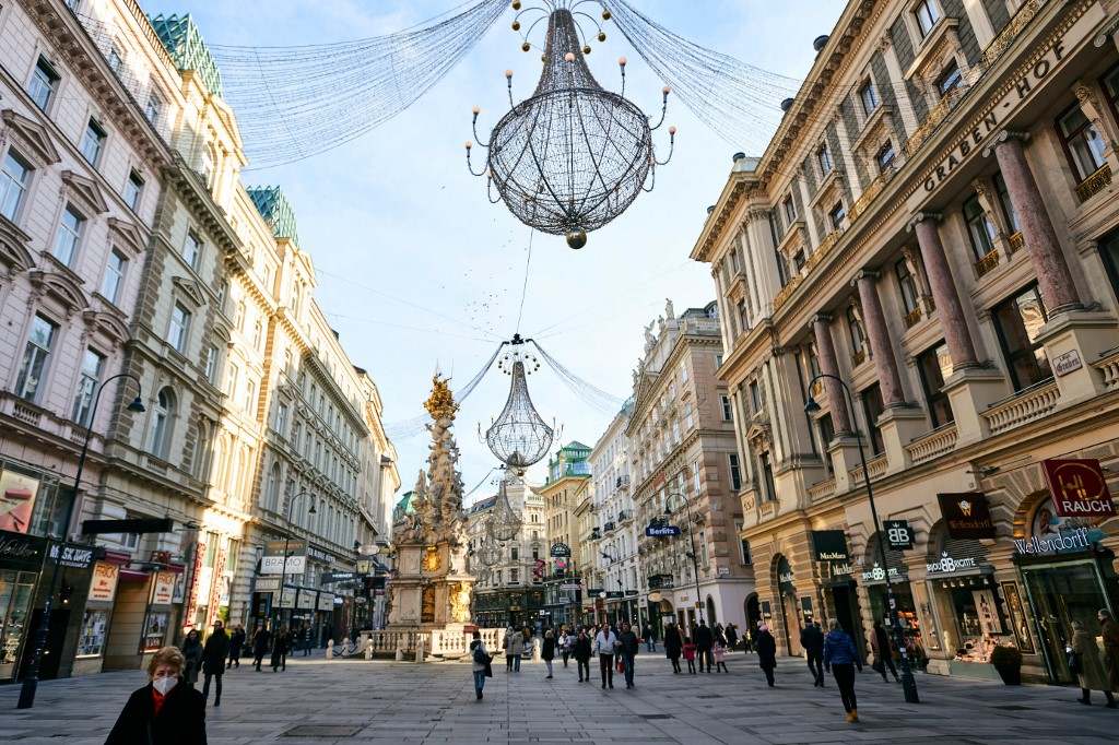 Ausztriában enyhítenek a korlátozásokon