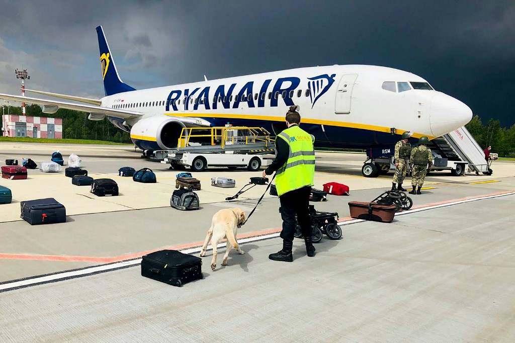 A Ryanair minősíthetetlen jelzőkkel illeti a kormányt, cégek nem viselkedhetnek így