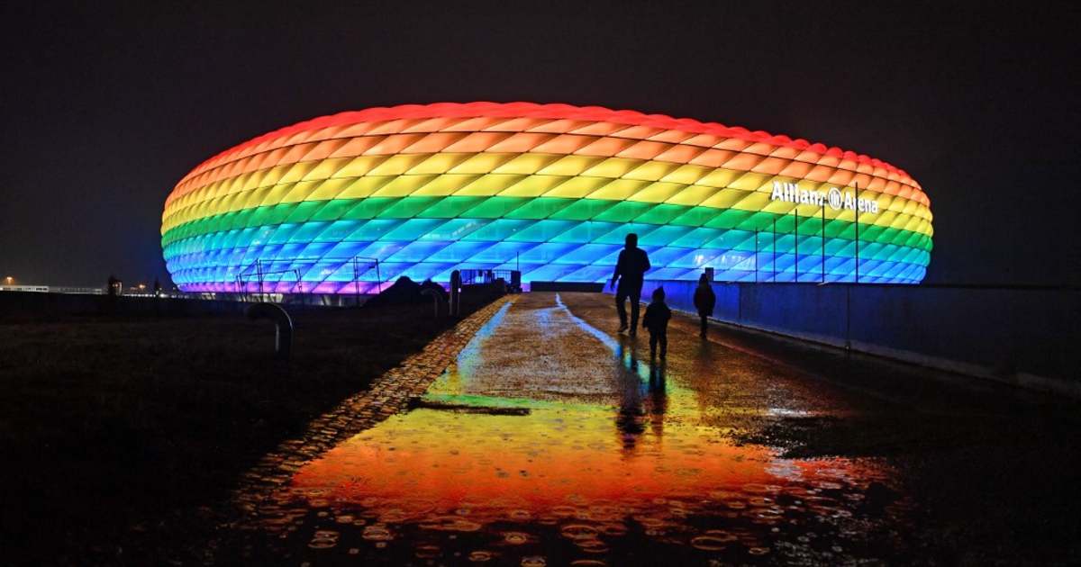 Az UEFA megtiltotta a szivárványos fényfestést a müncheni arénában