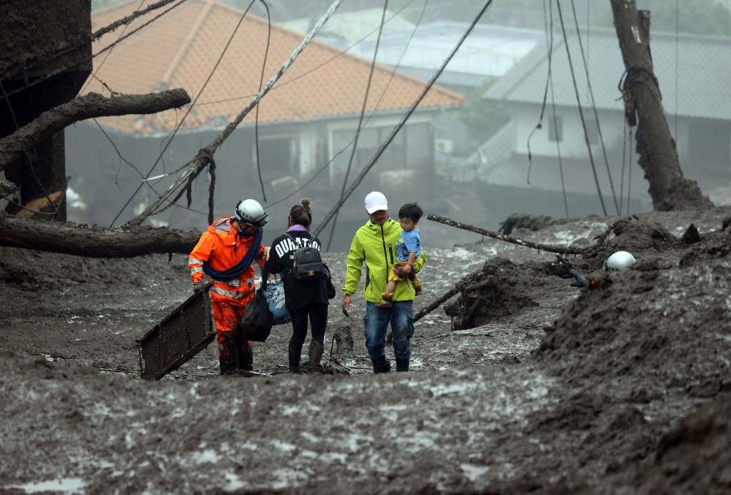 Húsz ember eltűnt Japánban egy földcsuszamlásban