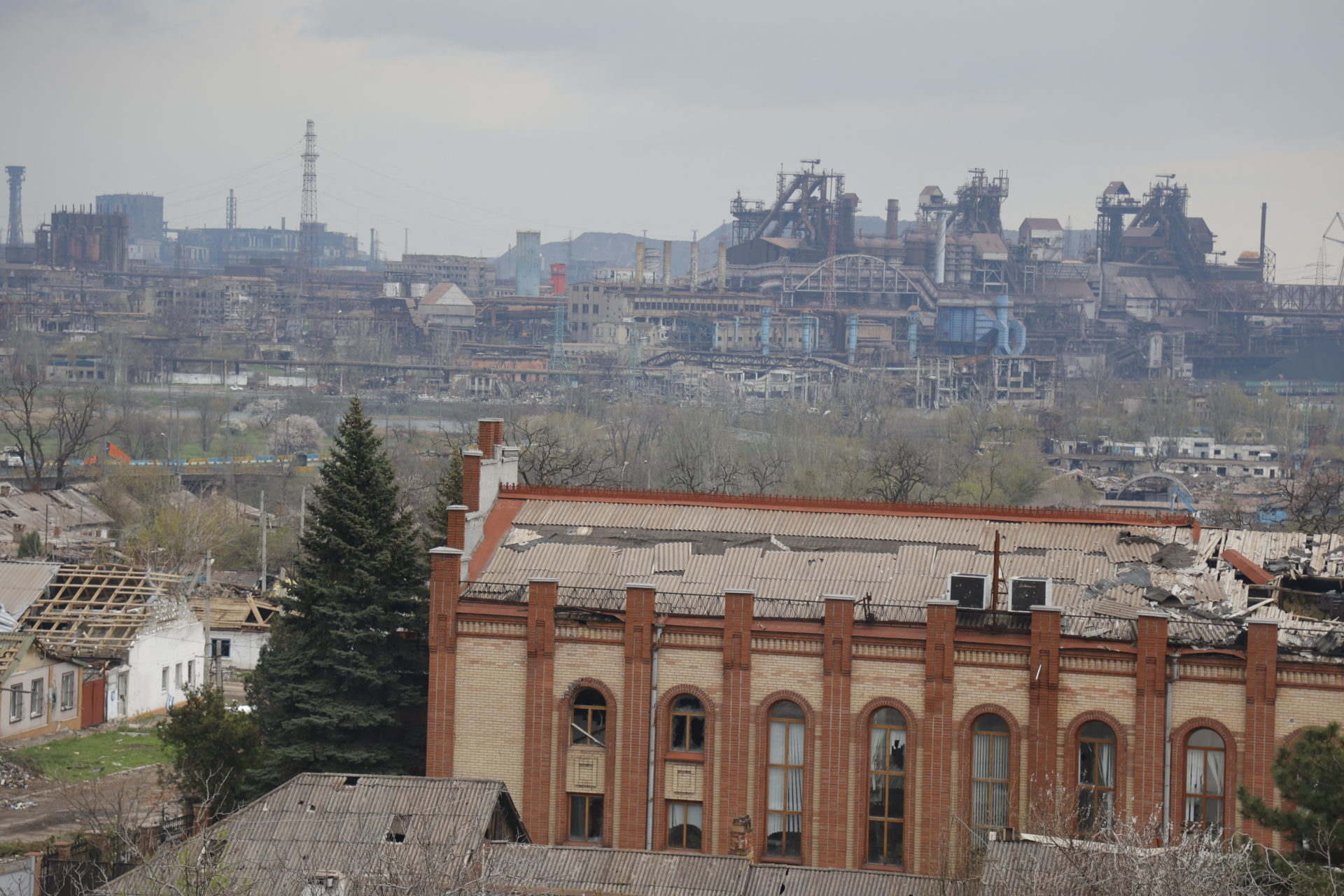 Kijev szerint az oroszok támadást indítottak a mariupoli Azovsztal acélmű ellen