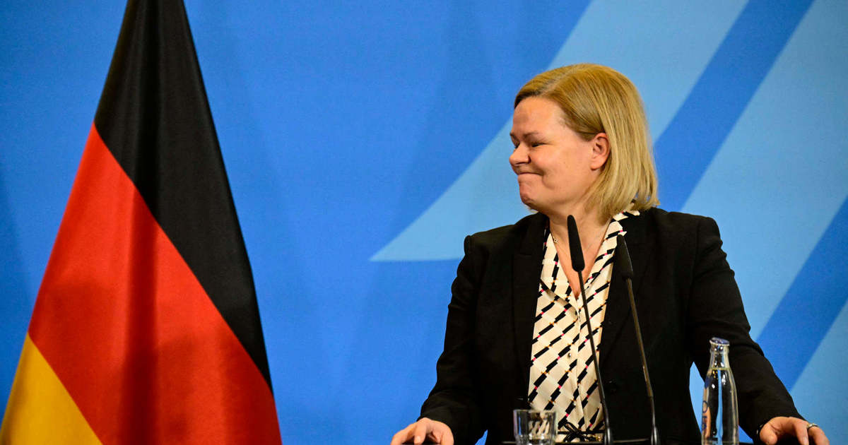 Német belügyminiszter: Nem árt, ha tartunk otthon vésztartalékot, ha elmegy az áram