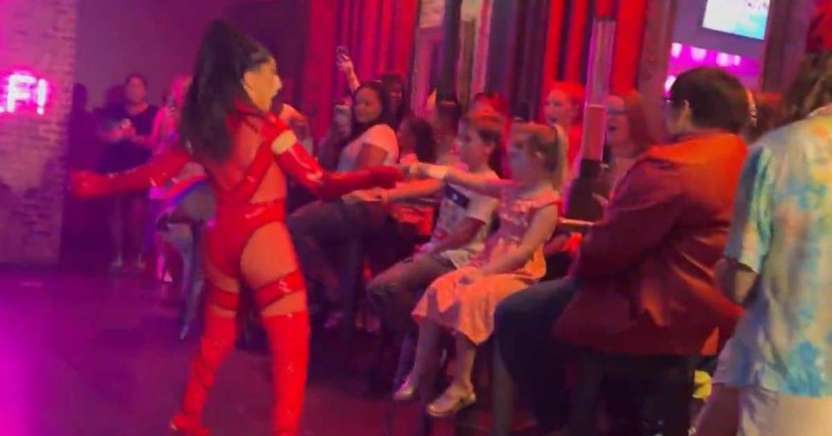 Betiltanák a gyerekeket célzó drag queen műsorokat